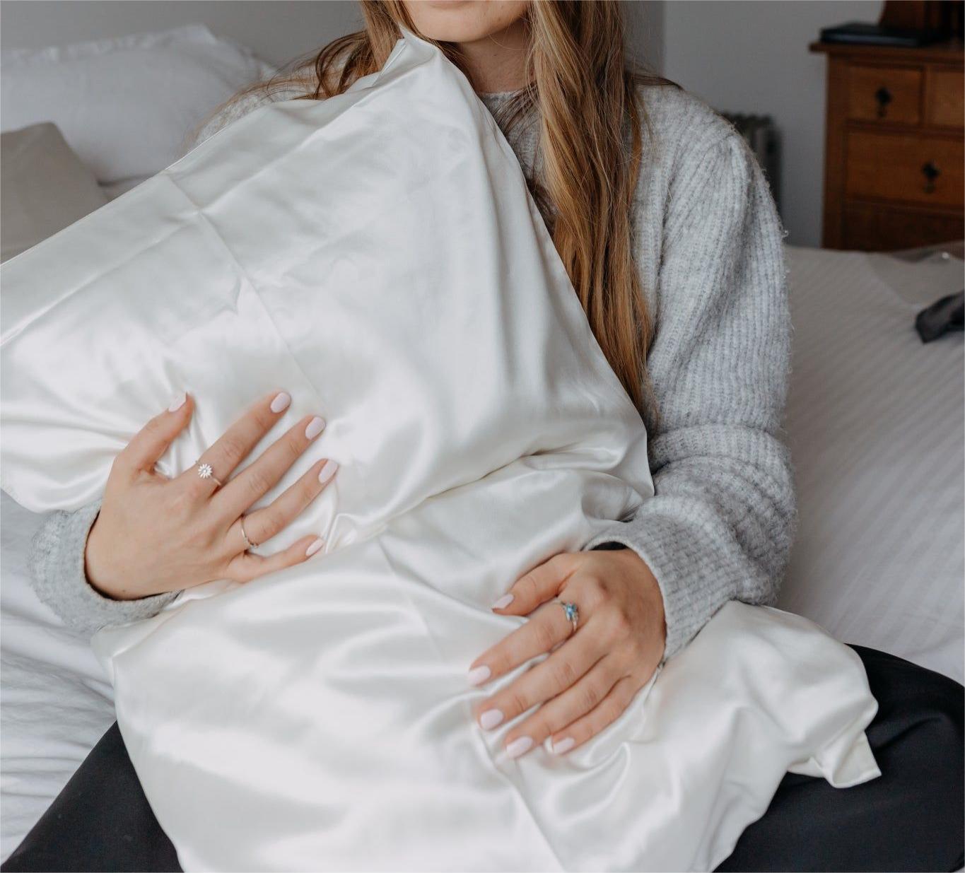 Silk vs. Satin: Unlocking the Magic of Beauty Sleep