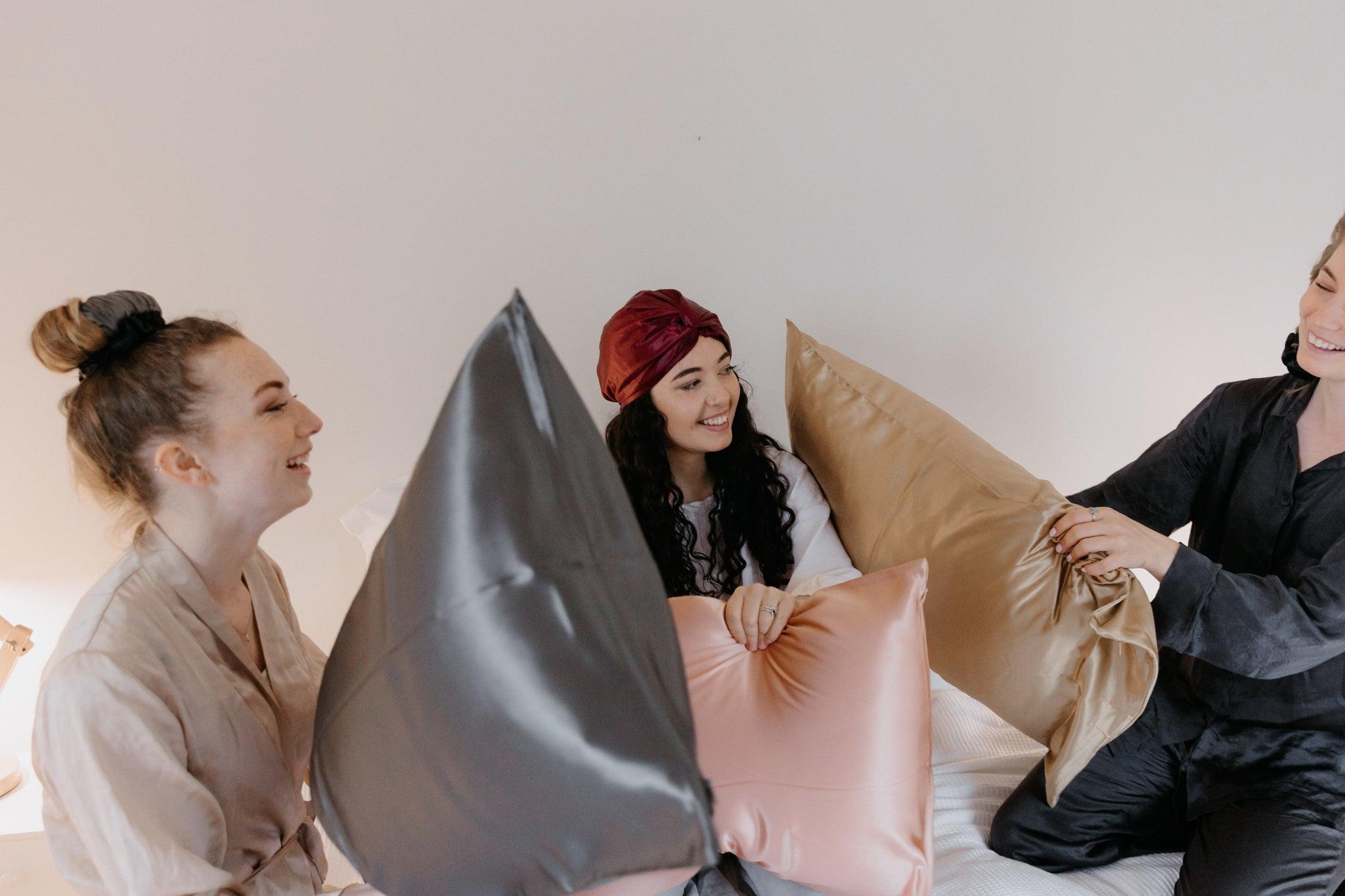 Charmeuse Silk Pillowcase vs Mulberry Silk Pillowcase: Which is Better? - VAZASILK