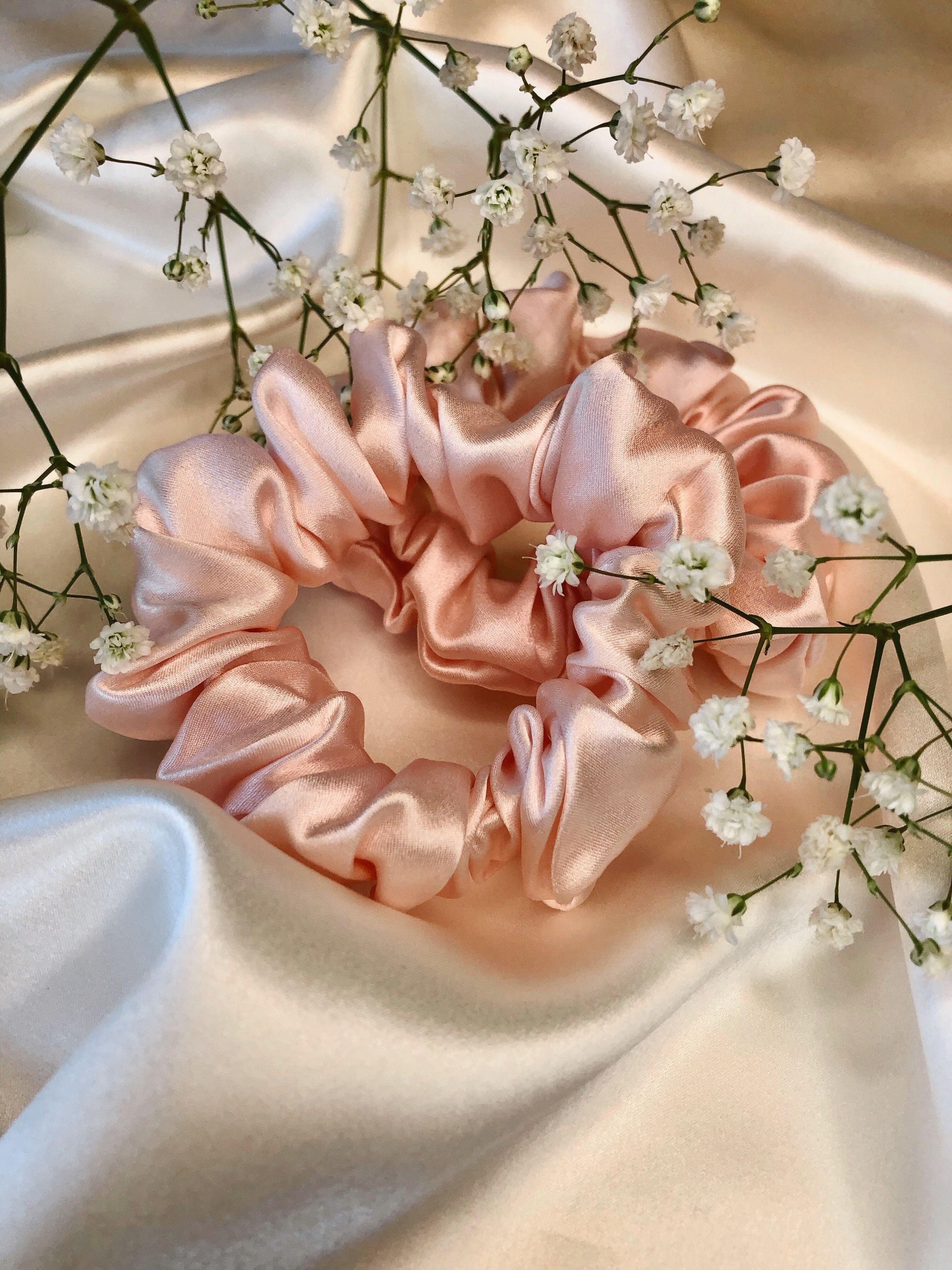 Top 3 Silk Scrunchies are recommended To Protect Your Hair in 2023 - VAZASILK