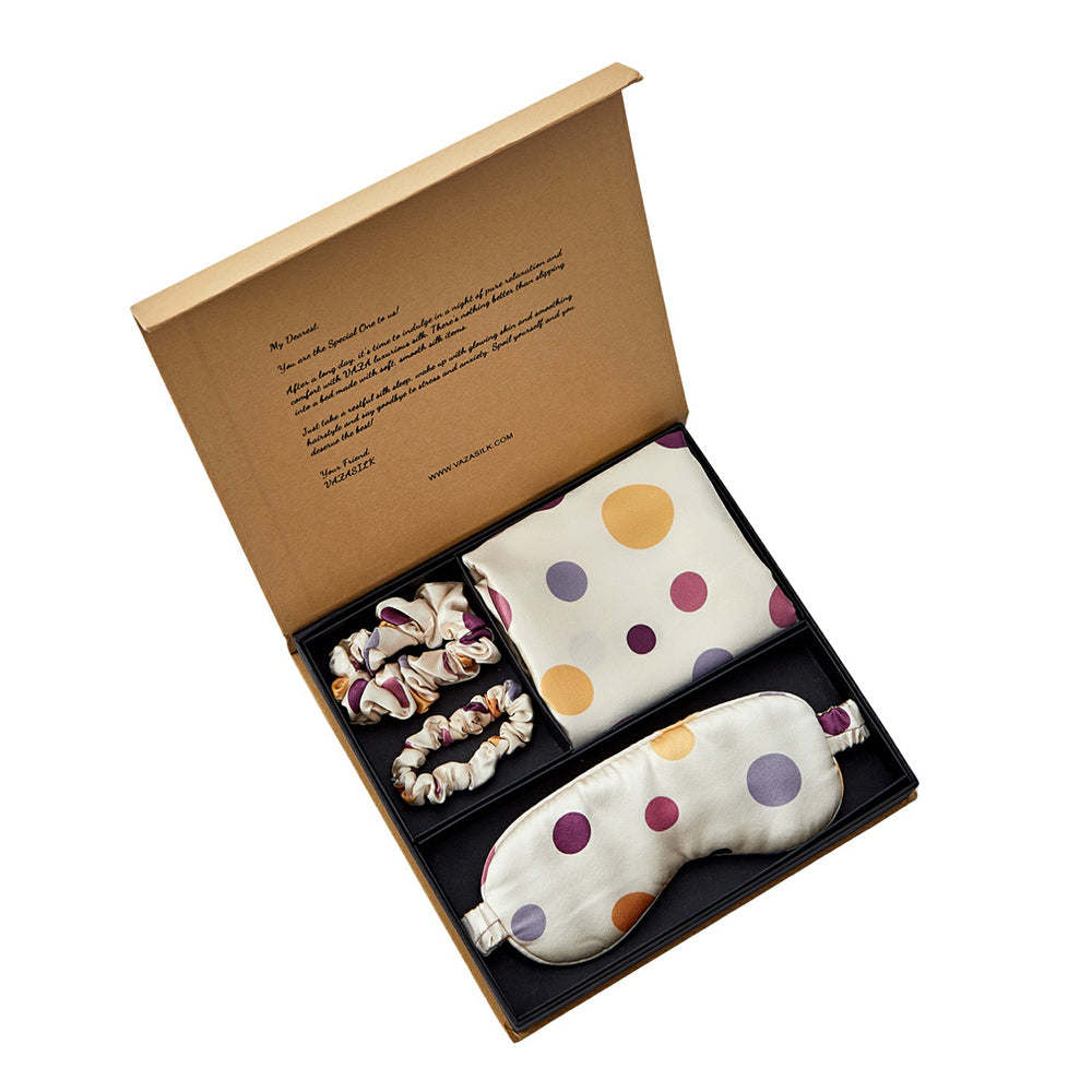 Seidenkissenbezug mit Augenmaske als Geschenkset - Lila Punkte