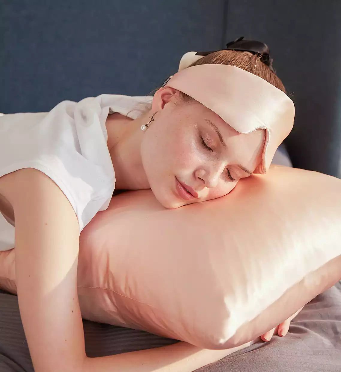 Unlock Clear Skin: The Magic of Silk Pillowcases for Acne with VAZASILK