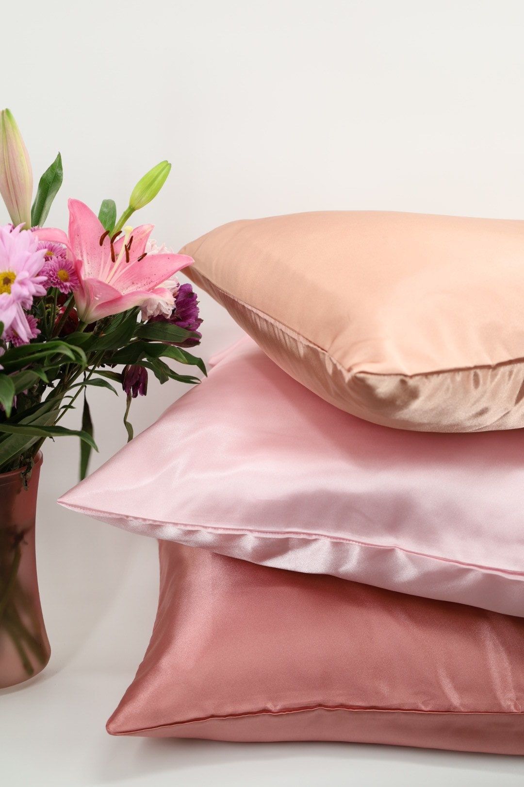 Satin vs. Silk Pillowcases: Unveiling the Secret to Perfect Hair