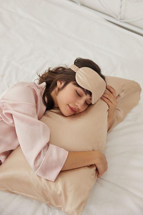How to Make a Silk Pillowcase for a Luxurious Night - VAZASILK