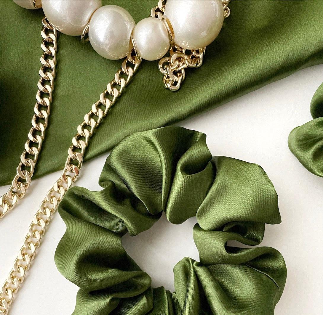 Silk Scrunchies Unveiled: Discover Online Platforms for Affordable Quality! - VAZASILK