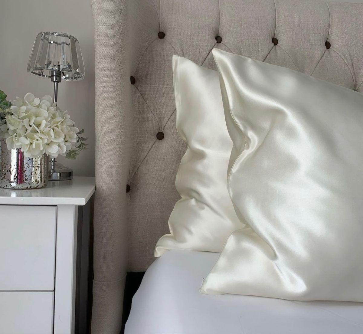 The 4 Best Designer Silk Pillowcases: The Perfect Way to Enhance Your Sleep Time - VAZASILK